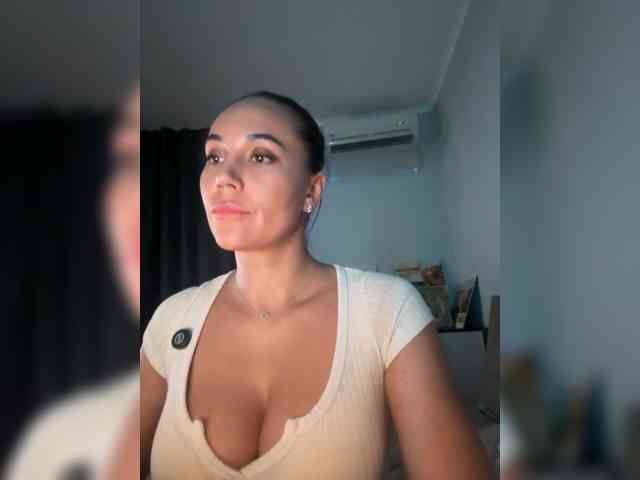 QWEENII webcam