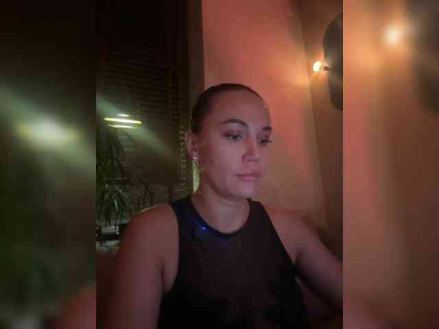 QWEENII webcam
