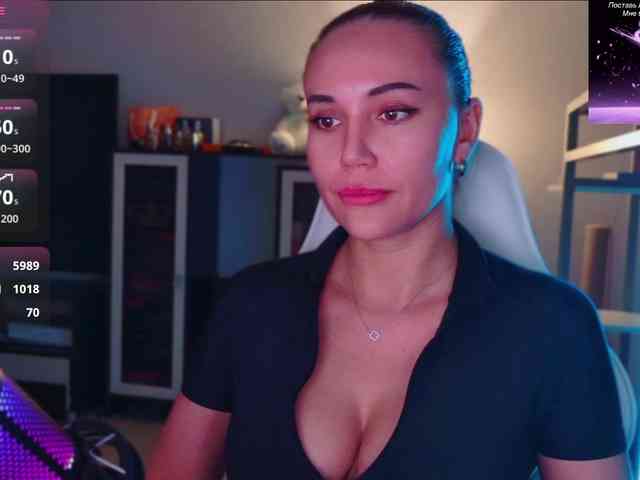 QWEENII webcam