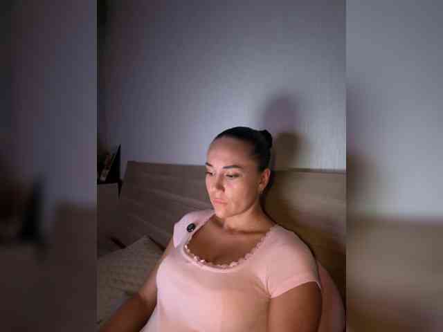 QWEENII webcam