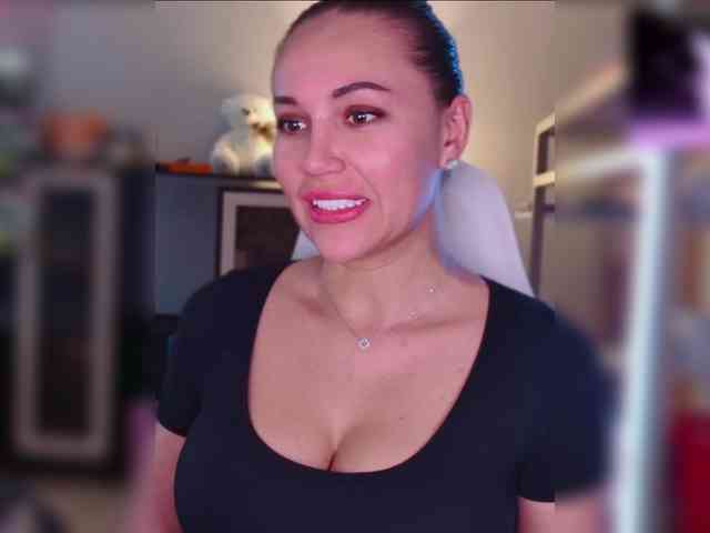 QWEENII webcam