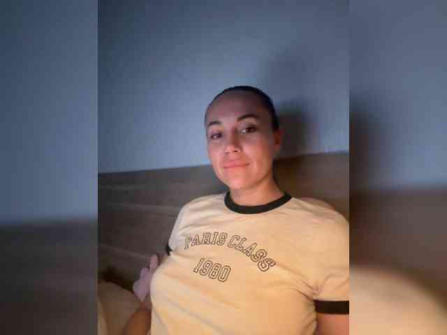 QWEENII webcam