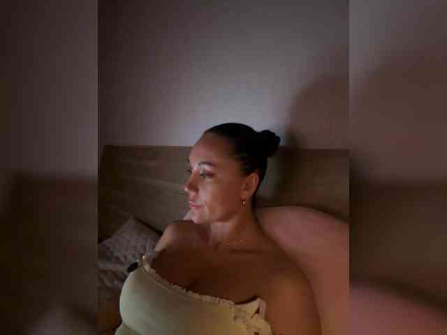 QWEENII webcam