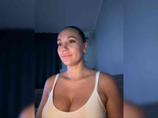 QWEENII webcam