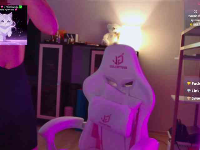 QWEENII webcam