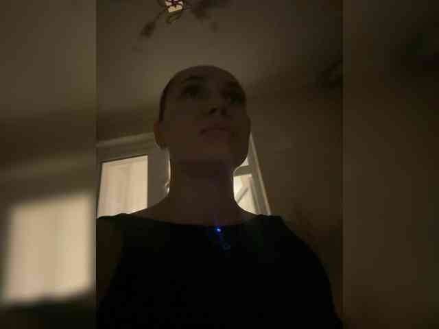 QWEENII webcam