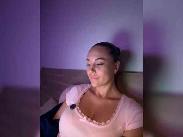 QWEENII's webcam live show