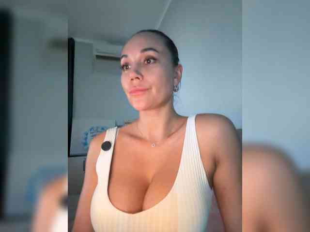 QWEENII webcam