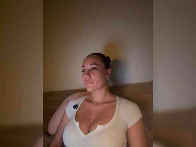 QWEENII webcam