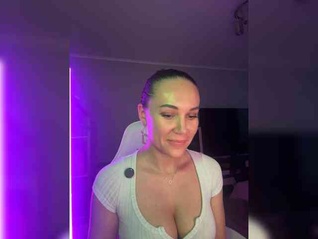 QWEENII webcam