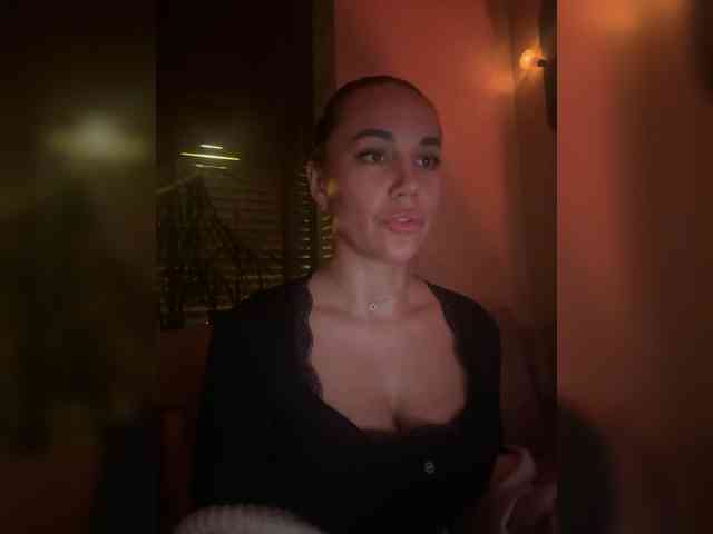 QWEENII webcam