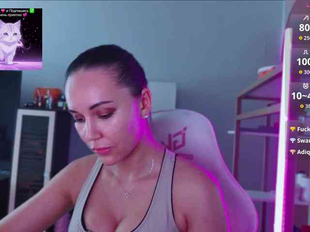 QWEENII webcam