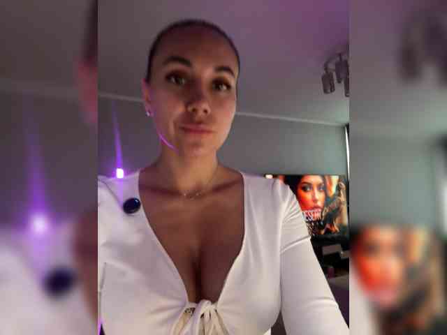 QWEENII webcam