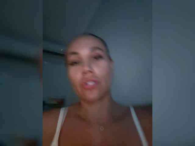 QWEENII webcam