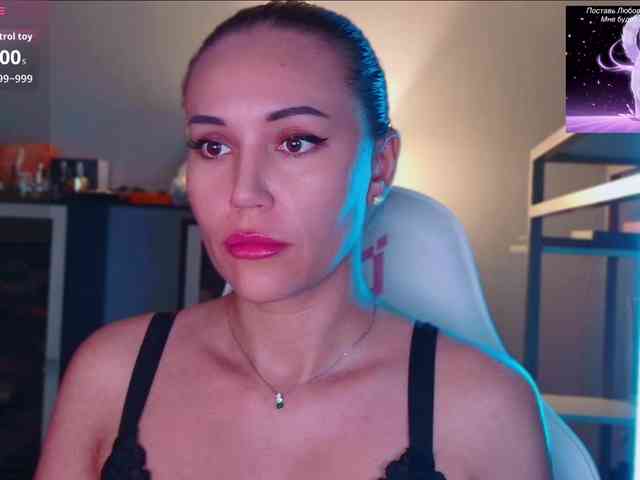 QWEENII webcam