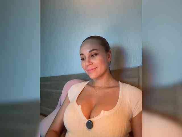 QWEENII webcam