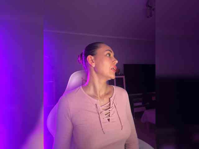 QWEENII webcam
