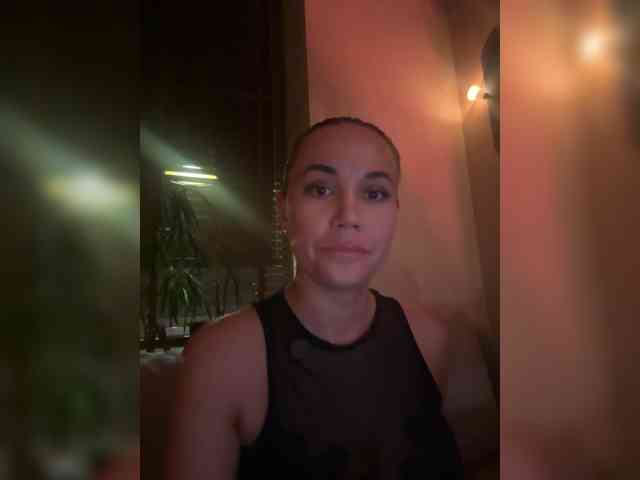 QWEENII webcam