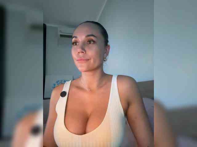 QWEENII webcam