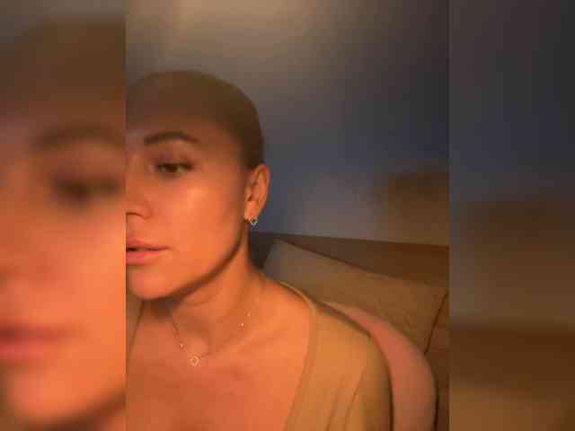 QWEENII webcam