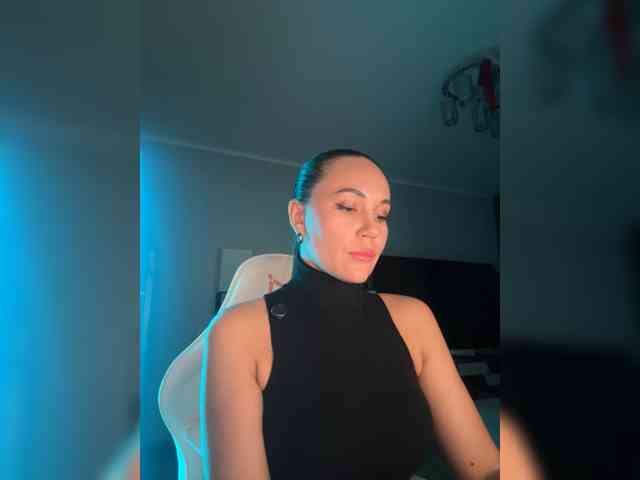 QWEENII webcam