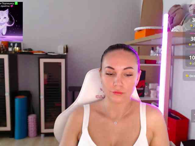 QWEENII webcam