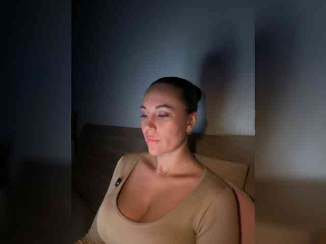 QWEENII webcam