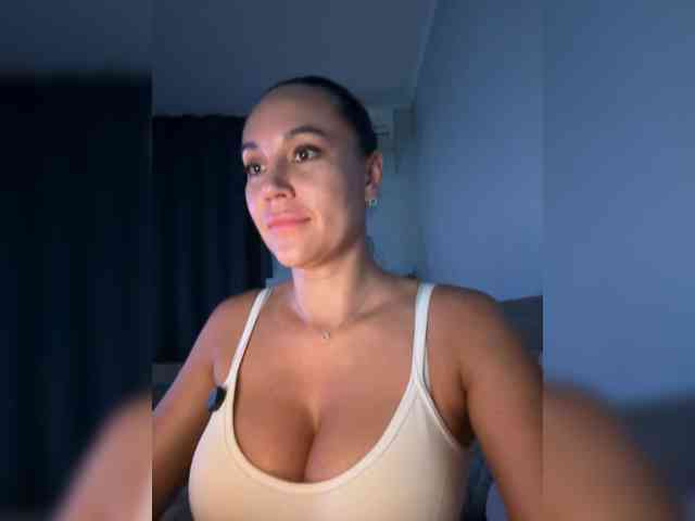 QWEENII webcam