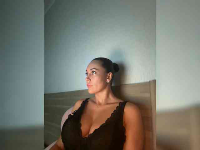 QWEENII webcam