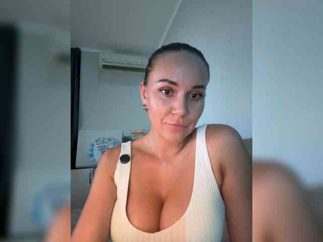 QWEENII webcam