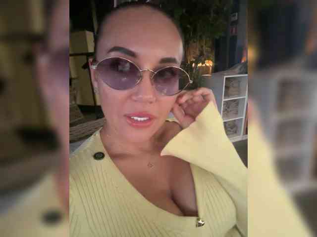 QWEENII webcam