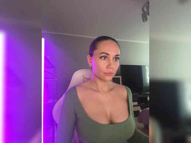 QWEENII webcam