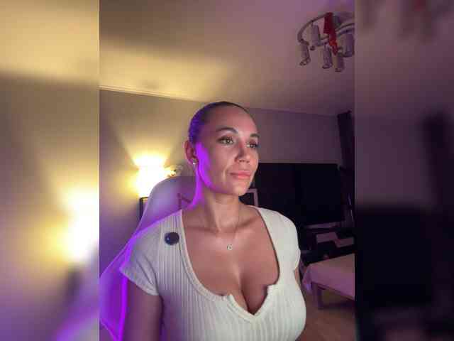 QWEENII webcam