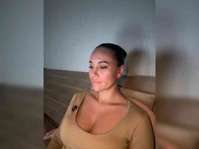 QWEENII webcam