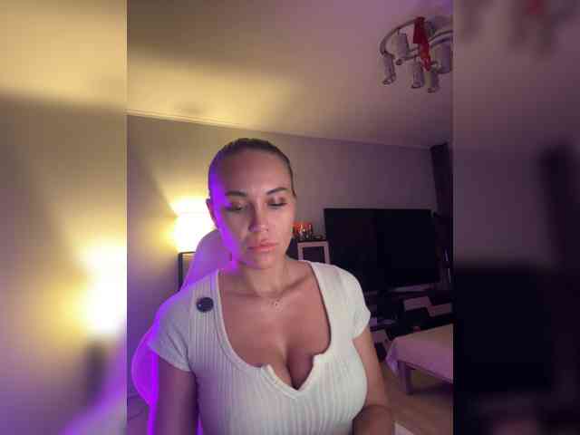 QWEENII webcam