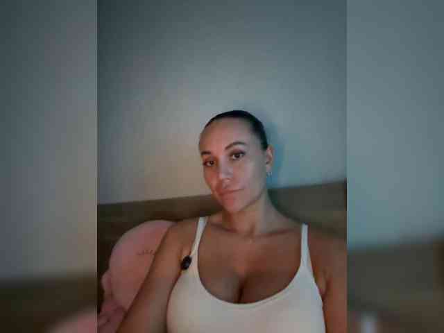 QWEENII webcam