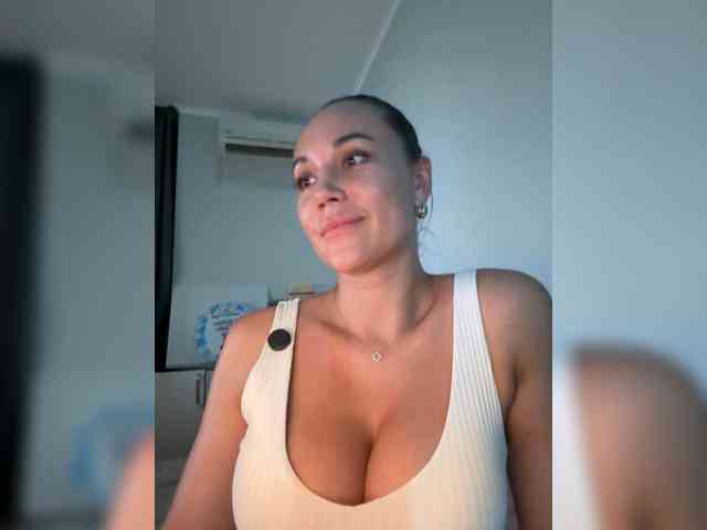 QWEENII webcam