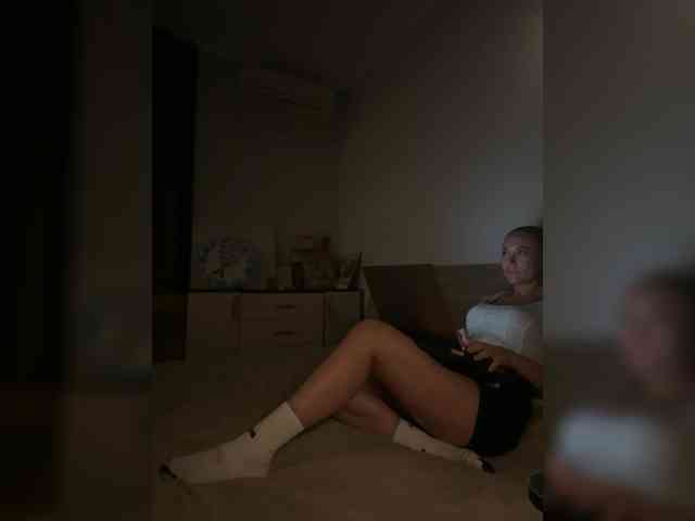 QWEENII webcam