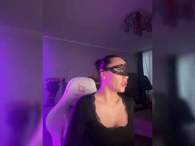 QWEENII webcam
