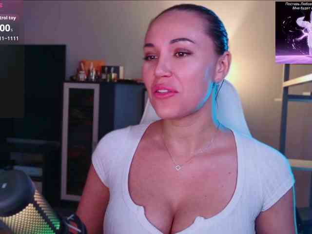 QWEENII webcam