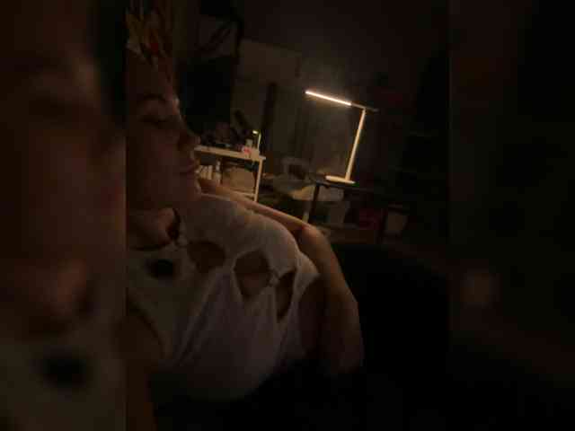QWEENII webcam