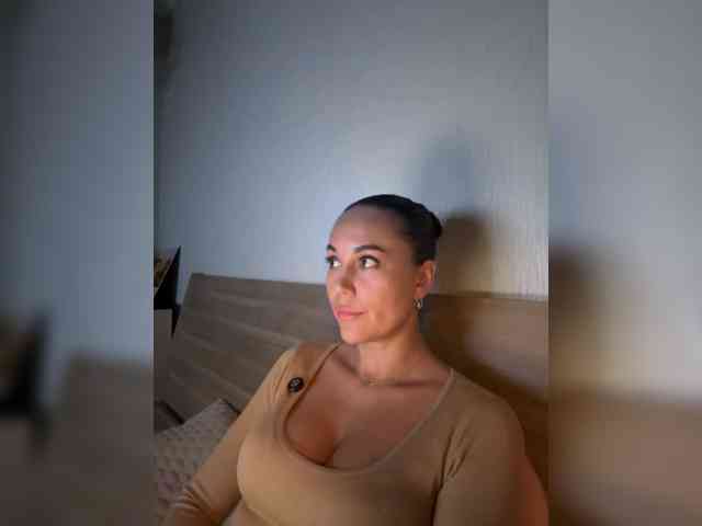 QWEENII webcam