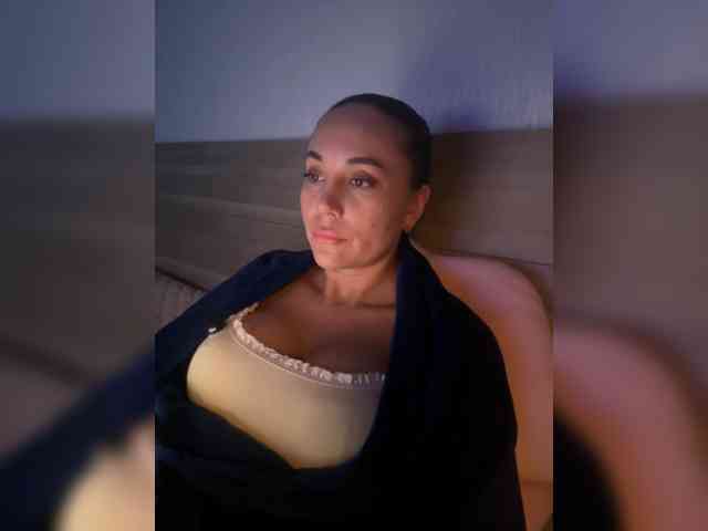 QWEENII webcam