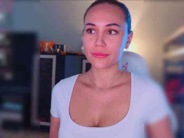 QWEENII webcam
