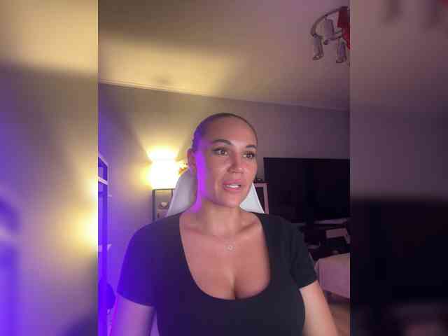 QWEENII webcam