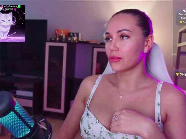 QWEENII webcam