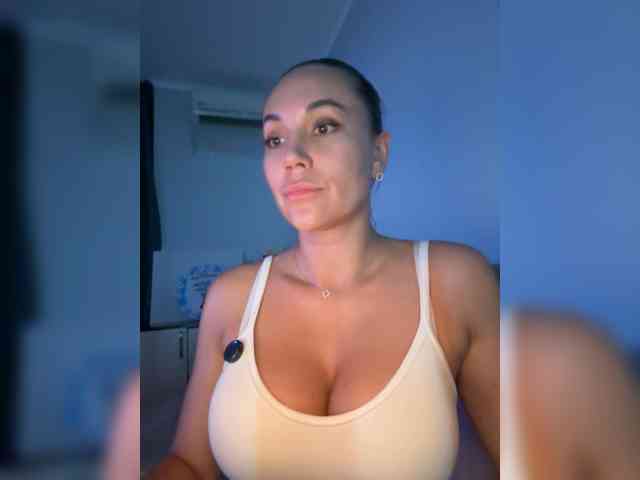 QWEENII webcam