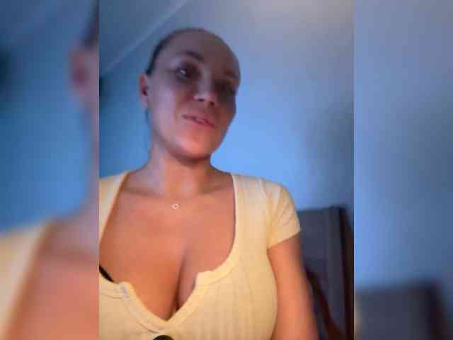 QWEENII webcam