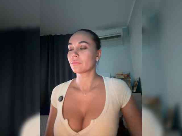 QWEENII webcam