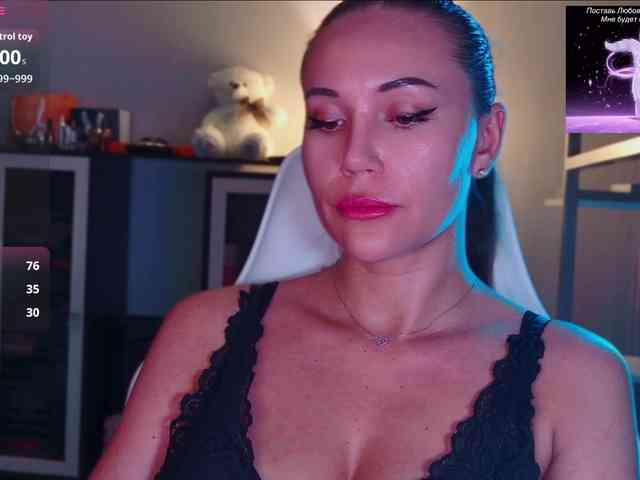 QWEENII webcam
